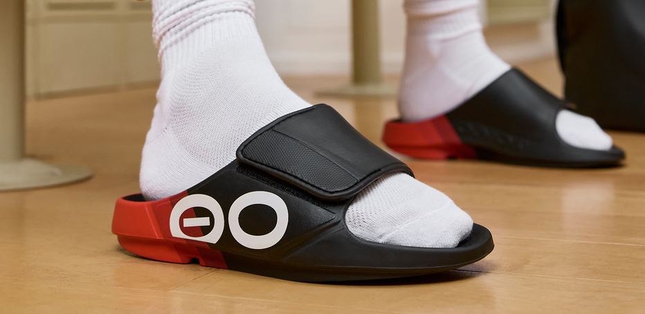OOFOS OOahh Sport Flex Recovery Slides, Fire Rally – oofosbenelux.nl