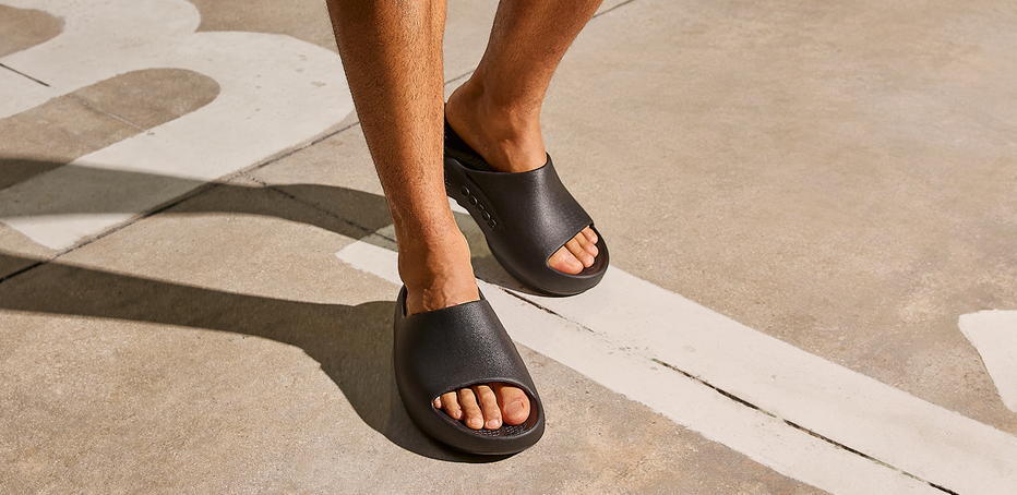 OOFOS Dames en Heren OOahh Plus Recovery Slides, Black